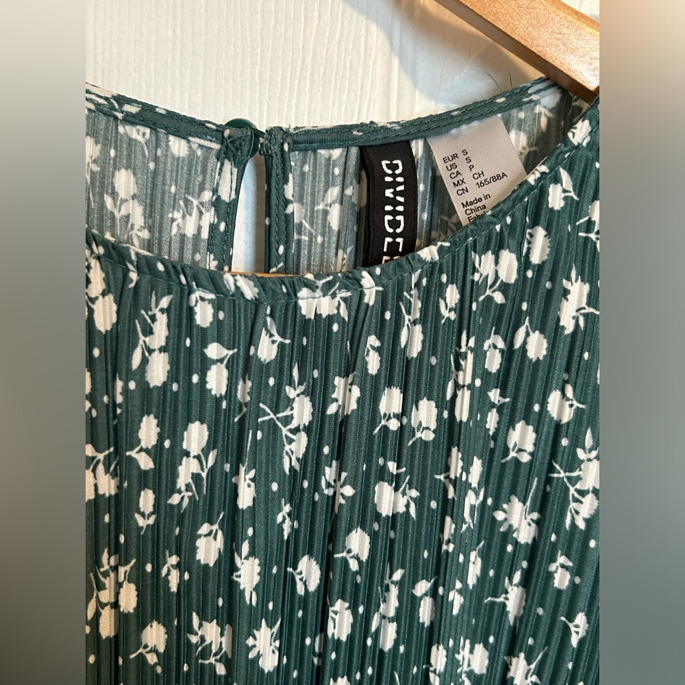 H&M floral tiered dress - Picture 4 of 10